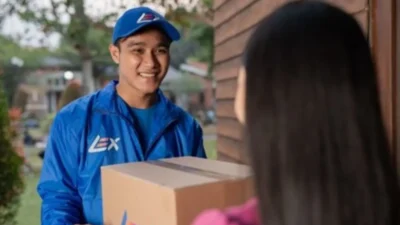 Lazada Indonesia (Lazada) memperkuat koitmen pemberdayaan lewat fasilitas khusus untuk para mitra kurir logistik. Jumat (02/05/2025)