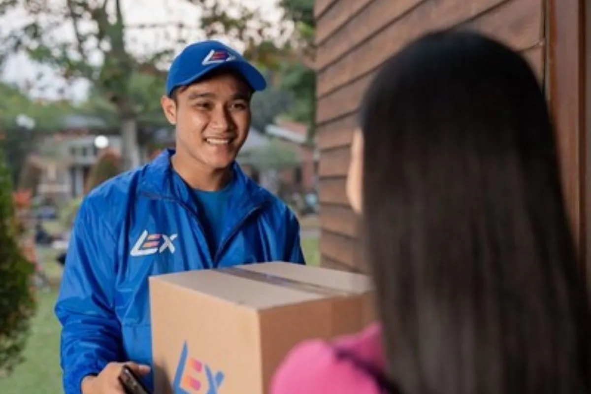 Lazada Indonesia (Lazada) memperkuat koitmen pemberdayaan lewat fasilitas khusus untuk para mitra kurir logistik. Jumat (02/05/2025)