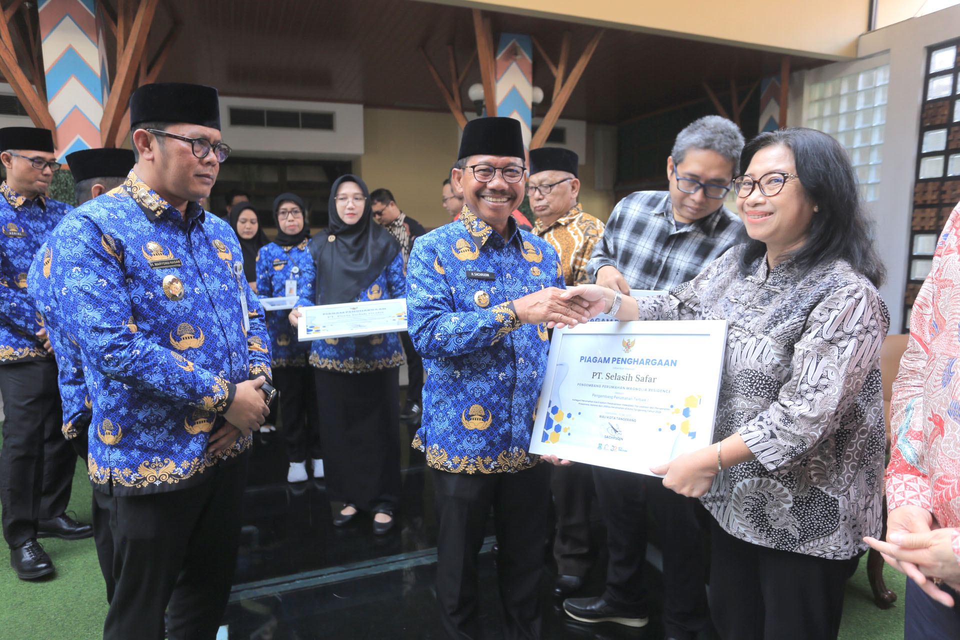 Pemerintah Kota Tangerang terima 1.637.215 m² PSU dari 11 pengembang perumahan, menekankan pentingnya untuk hunian nyaman.