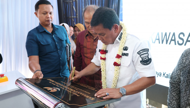 Bupati Tangerang, Moch Maesyal Rasyid, meresmikan pembangunan PT Kawasan Industri Karya Indah (KIKI) di Kecamatan Pakuhaji.