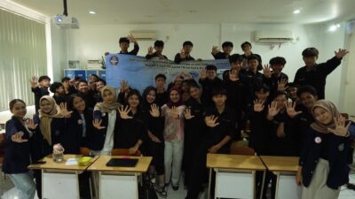 Mahasiswa UMT gelar kampanye anti-bullying di SMK PGRI 1 Tangerang. Tema: "Stop Bullying, Start Caring" untuk sekolah aman dan ramah.