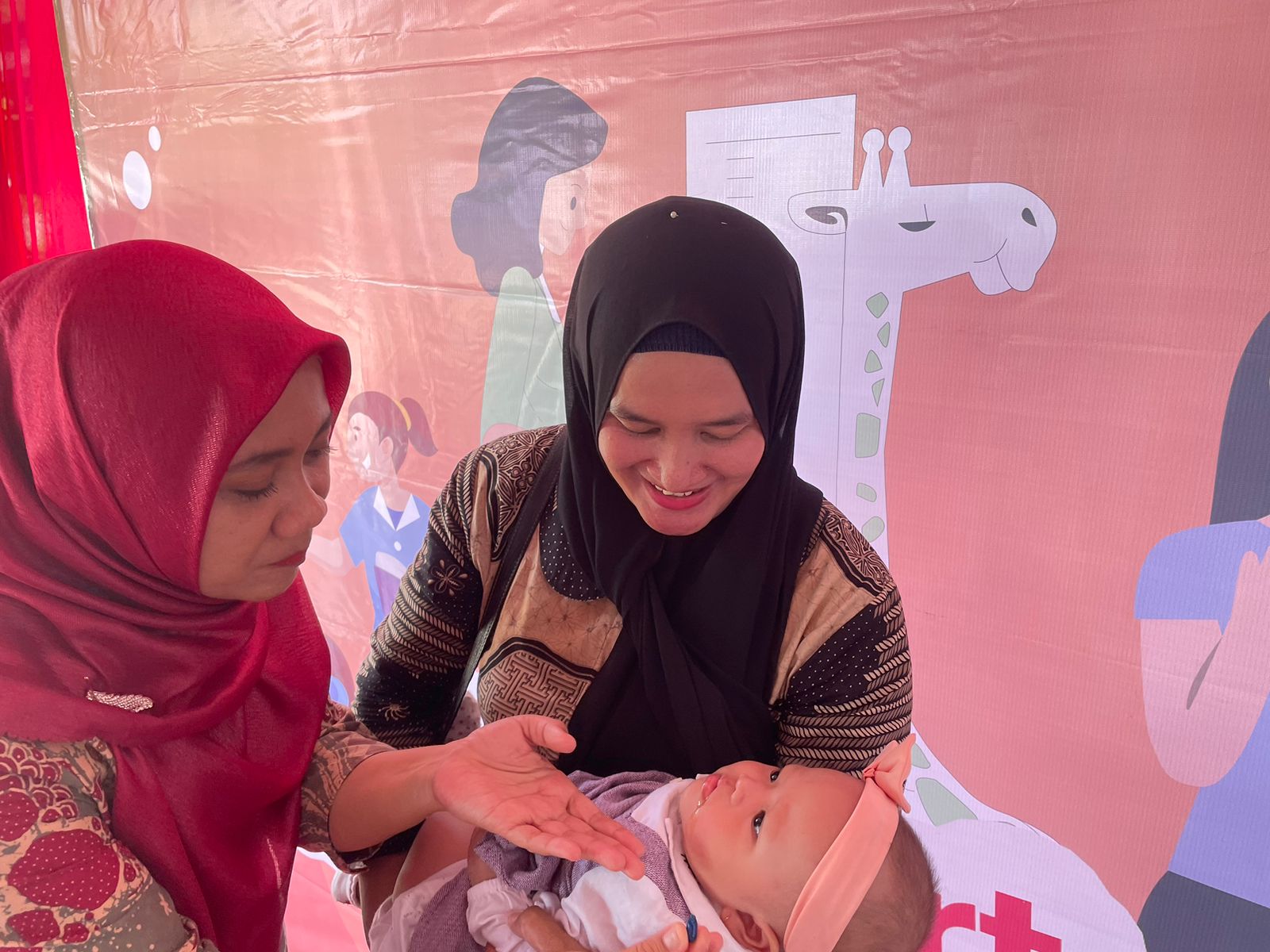 Alfamart Sahabat Posyandu dan Sweety memberikan layanan kesehatan dan edukasi popok untuk ibu dan balita di 34 kota di Indonesia.