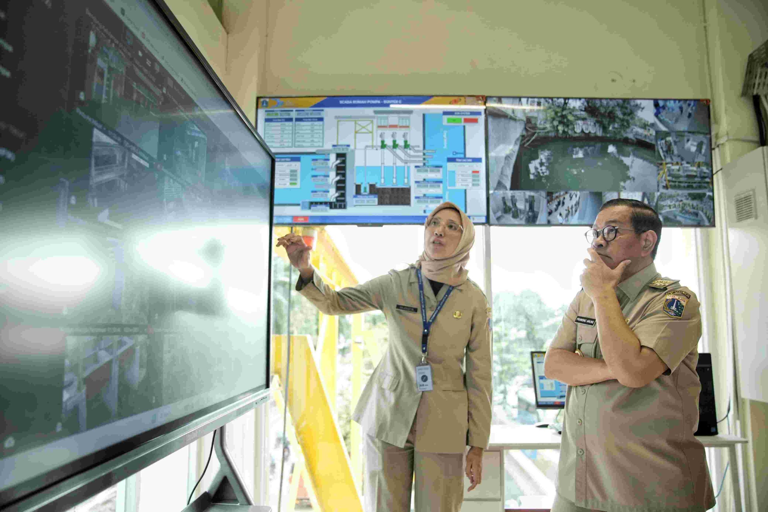 Gubernur DKI Jakarta, Pramono Anung, meninjau Rumah Pompa Sunter C untuk penanganan banjir lokal dan merencanakan 13 rumah pompa baru