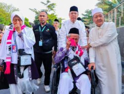 Jemaah Haji Tangsel Berangkat, Walikota Lepas dengan Harapan