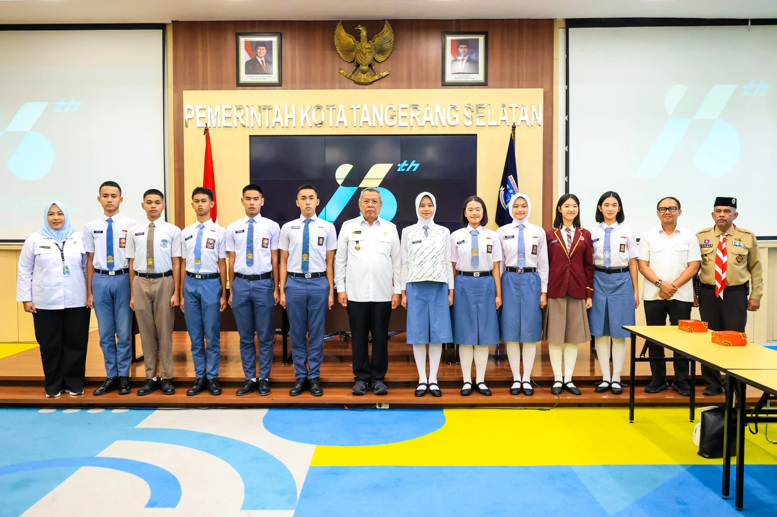 Wali Kota Tangerang Selatan melepas sepuluh pelajar terbaik untuk seleksi Paskibraka tingkat provinsi dan nasional di Aula Puspemkot Tangsel.