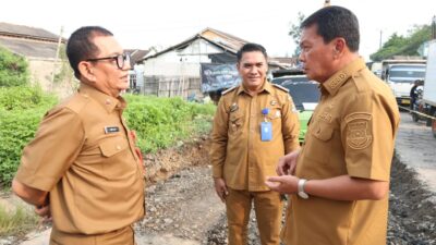 Bupati Tangerang, Moch Maesyal Rasyid, meninjau perbaikan Jalan Cangkudu–Cisoka untuk meningkatkan kenyamanan dan keselamatan pengguna.