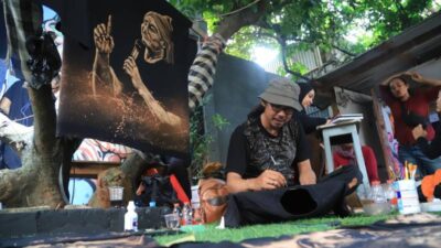 Creative Collective Tangerang 2025 adalah ajang kolaborasi seni dan inovasi untuk mendukung industri kreatif lokal.