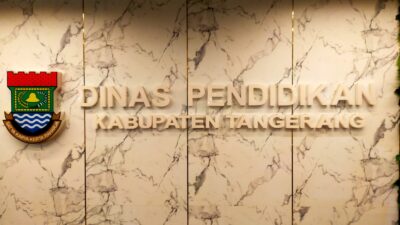 Pemerintah Kabupaten Tangerang meluncurkan program sekolah swasta gratis untuk siswa SD dan SMP, bertujuan meningkatkan akses pendidikan.