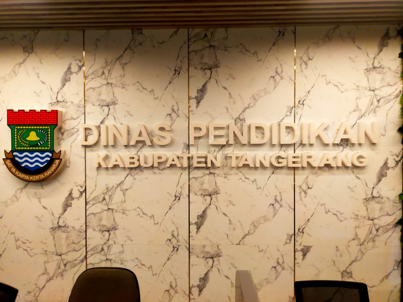 Pemerintah Kabupaten Tangerang meluncurkan program sekolah swasta gratis untuk siswa SD dan SMP, bertujuan meningkatkan akses pendidikan.