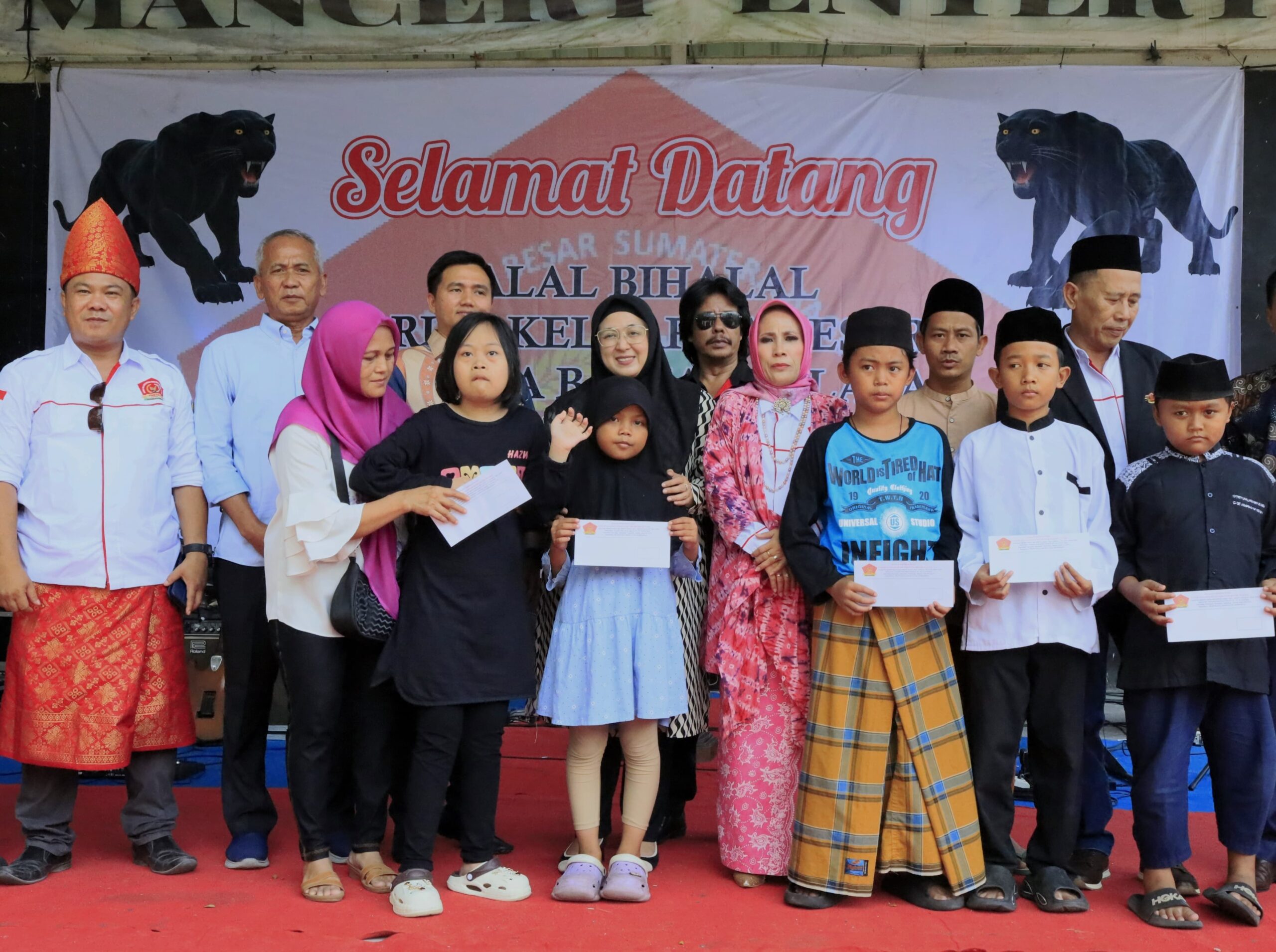 Wakil bupati Tangerang, Intan Nurul Hikmah, hadir di Halal Bihalal FKBSS se-Jabodetabek dan santunan anak yatim pada 11 Mei 2025.