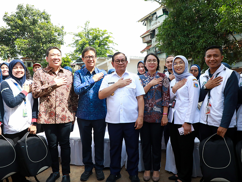 Gubernur DKI Jakarta, Pramono Anung, meluncurkan tiga program kesehatan unggulan: Pasukan Putih, JakCare, dan JakAmbulans.