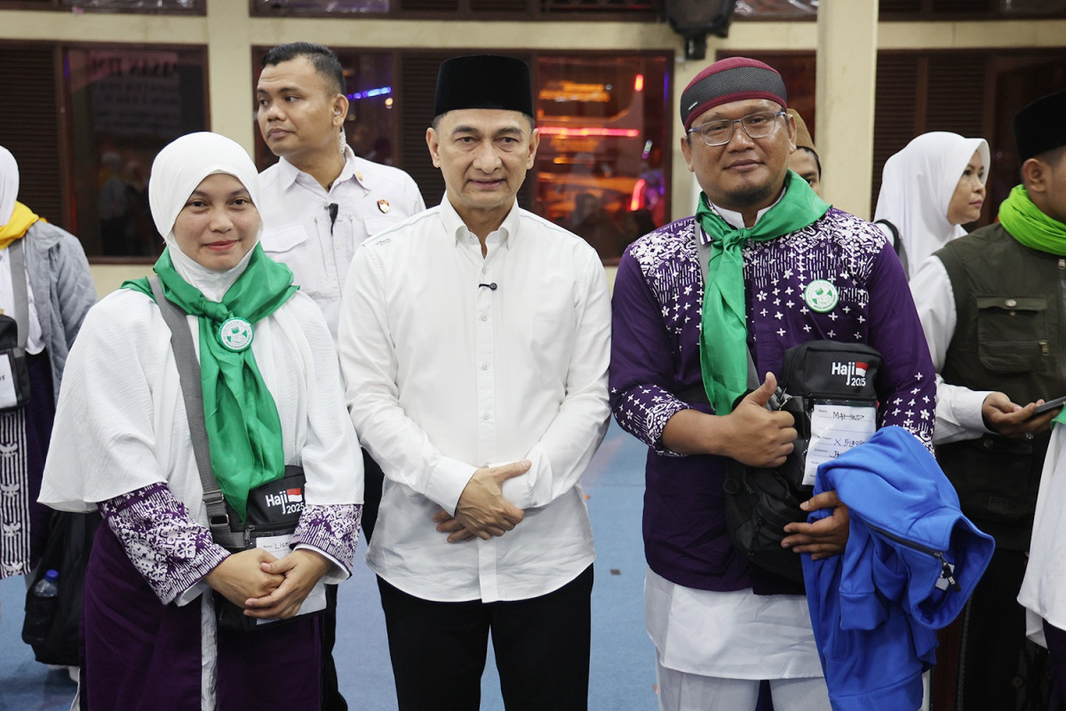 Jelajahi panduan ibadah haji dengan tips kesehatan, tantangan yang dihadapi jamaah, dan pengalaman spiritual.