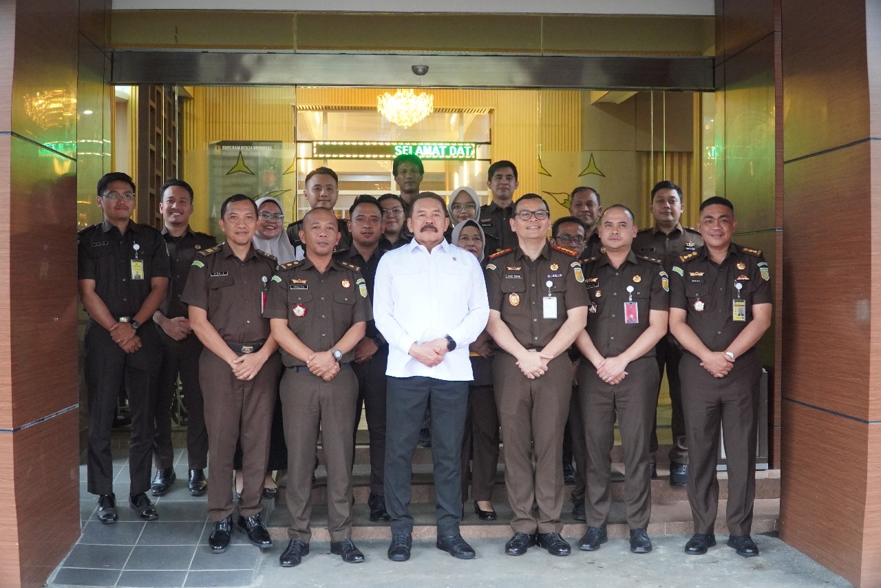 Jaksa Agung Republik Indonesia, ST Burhanuddin, melakukan inspeksi mendadak di Kejaksaan Negeri Kabupaten Tangerang.