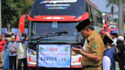 393 calon jemaah haji Kota Tangerang diberangkatkan oleh Wali Kota H. Sachrudin dalam acara pelepasan di Taman Elektrik menuju Tanah Suci.