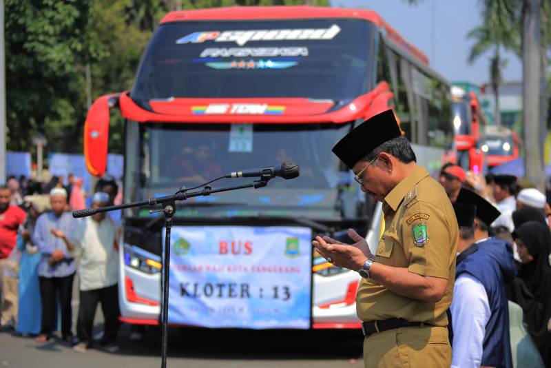 393 calon jemaah haji Kota Tangerang diberangkatkan oleh Wali Kota H. Sachrudin dalam acara pelepasan di Taman Elektrik menuju Tanah Suci.