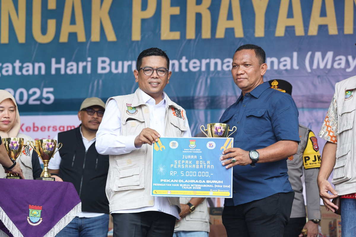 Gubernur Banten, Andra Soni, menegaskan peran buruh sebagai pilar ekonomi dalam peringatan Hari Buruh Internasional 2025, mendorong kolaborasi untuk kesejahteraan masyarakat.