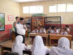Mendikdasmen Ajak Siswa SD di Bogor Rayakan Hardiknas dengan Semangat Belajar