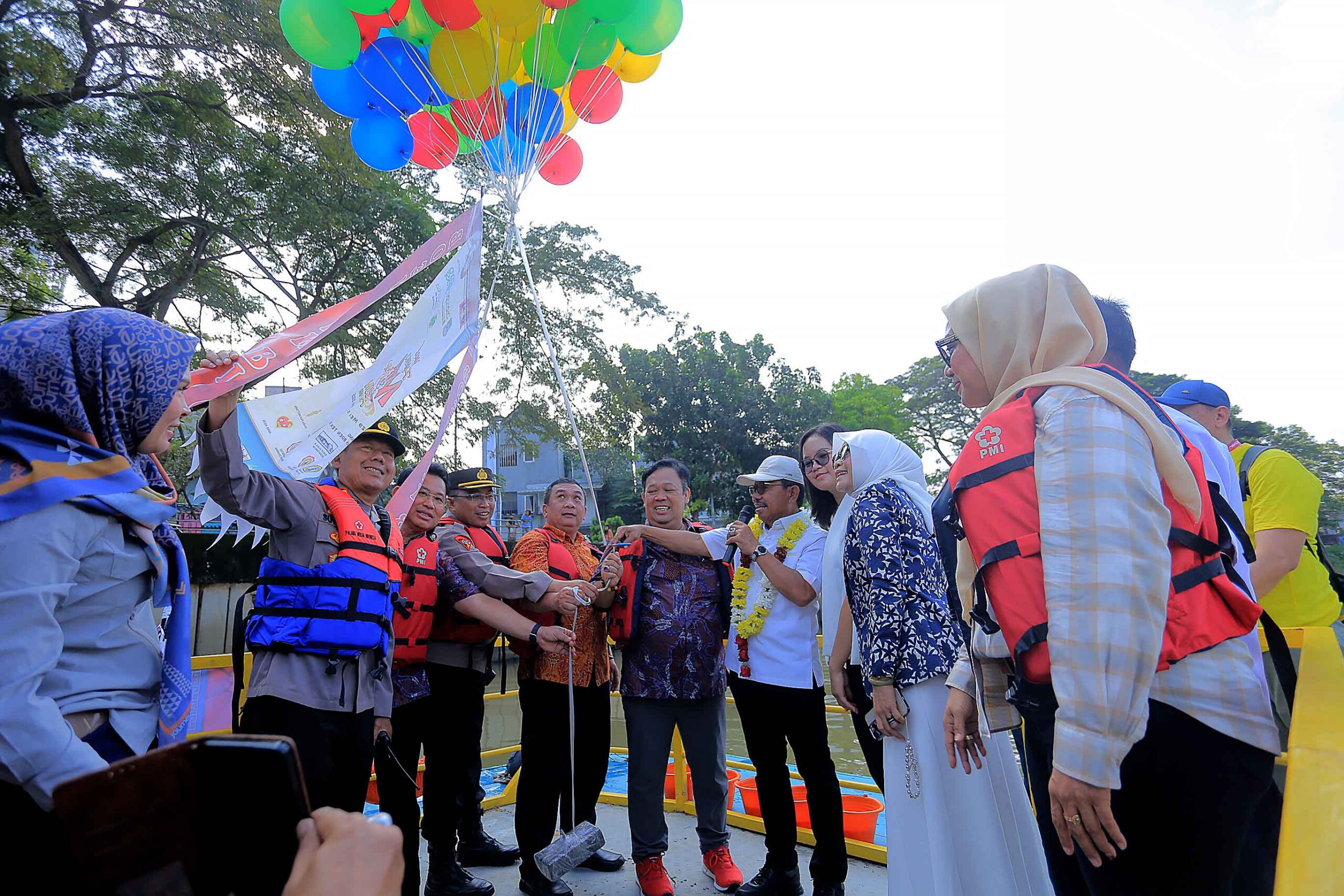 Festival Perahu Naga Peh Cun 2025 di Tangerang menarik ribuan warga, dengan dukungan Wali Kota Sachrudin untuk pelestarian tradisi.