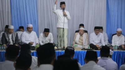 Pemkot Tangerang adakan pengajian bulanan pertama, Wali Kota Sachrudin tekankan pentingnya pendidikan rohani untuk masyarakat yang religius.