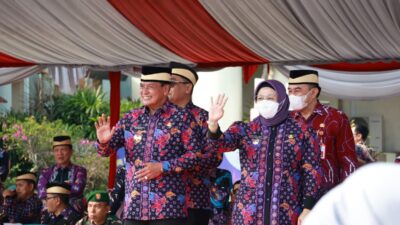 Pemkab Tangerang luncurkan program sekolah gratis untuk SD dan SMP swasta, meringankan beban orang tua dengan dana Rp40 miliar.
