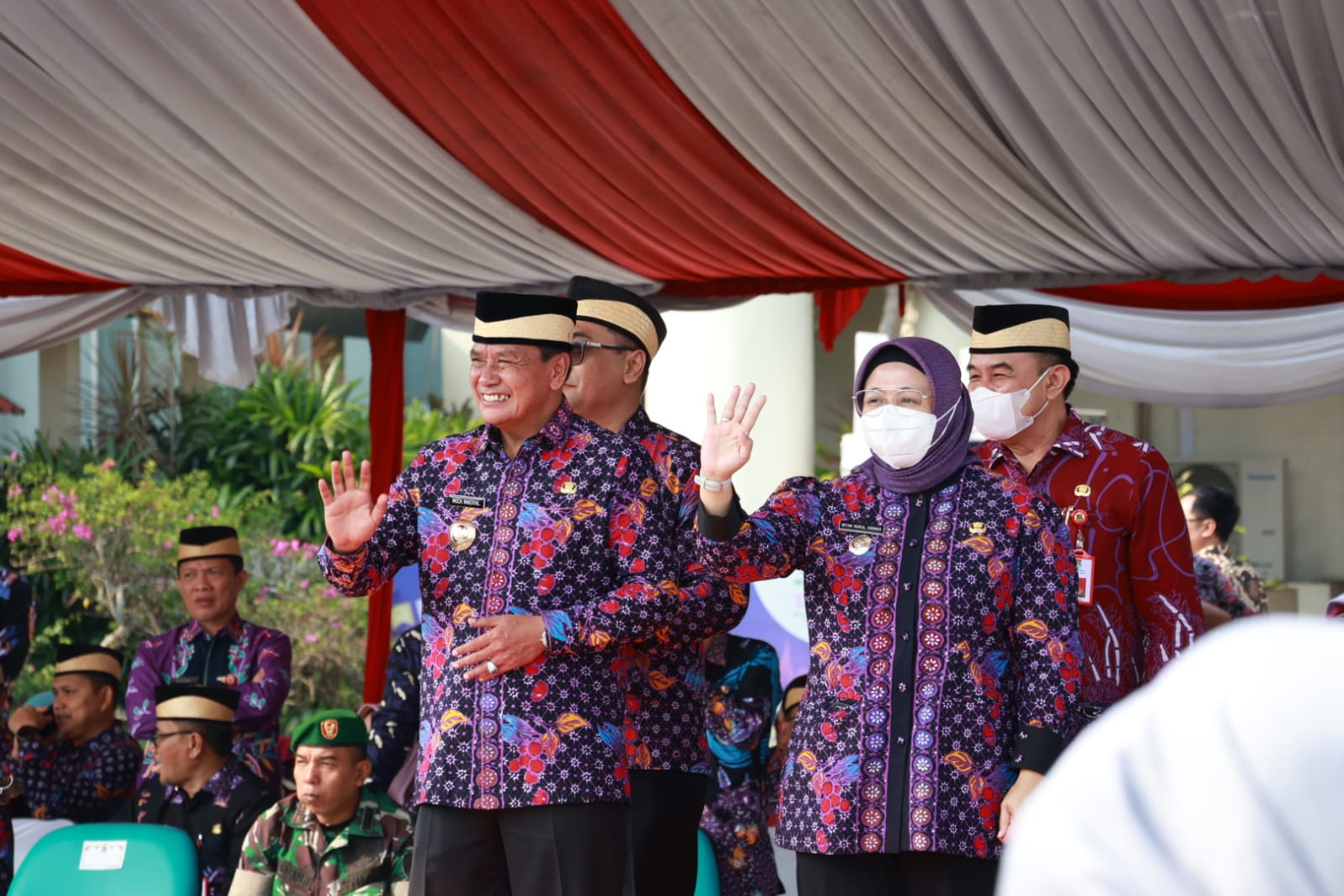 Pemkab Tangerang luncurkan program sekolah gratis untuk SD dan SMP swasta, meringankan beban orang tua dengan dana Rp40 miliar.