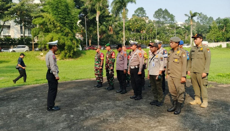 Satpol PP Kabupaten Tangerang mengerahkan puluhan personel untuk mengamankan perayaan Hari Kenaikan Yesus Kristus pada 29 Mei 2025.