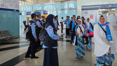 Informasi terkini tentang kedatangan jemaah haji khusus, layanan, dan pengawasan oleh Pemerintah di Tanah Suci.