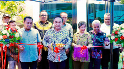 Sekda Tangerang, Soma Atmaja, meresmikan Balai PKK Melati 24 di Kelurahan Binong untuk mendukung pemberdayaan masyarakat dan program PKK.
