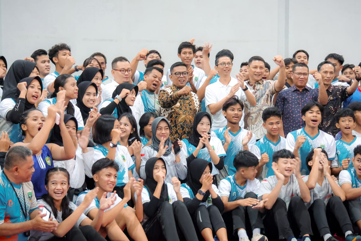 Gubernur Banten, Andra Soni, mengunjungi PPLP untuk memotivasi atlet pelajar menjelang Popnas 2025 dan menekankan pentingnya mental juara.