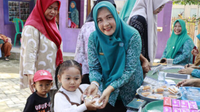 Gerebek Posyandu di Kecamatan Jambe: masyarakat bersemangat melawan stunting dengan layanan kesehatan untuk balita dan ibu hamil.