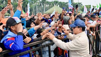 Kinerja Presiden Prabowo dinilai positif oleh 81% masyarakat, meski tantangan ekonomi dan ketidakpuasan tetap menjadi perhatian.