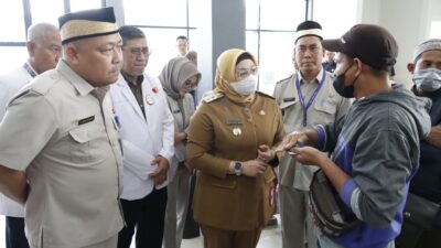 Wakil Bupati Tangerang, Intan Nurul Hikmah, kunjungi RSUD Balaraja untuk tanggapi keluhan antrean BPJS dan fasilitas.
