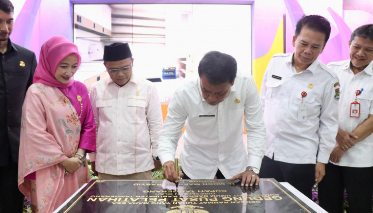 Bupati Tangerang, Moch. Maesyal Rasyid, meresmikan Gedung Pusat Pelatihan RSUD Kabupaten Tangerang bertepatan dengan HUT ke-61.