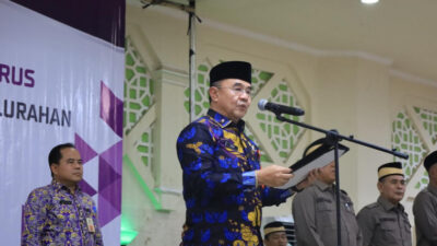 Sekda Kabupaten Tangerang, Soma Atmaja, melantik 720 nadzir wakaf di Aula Masjid Agung Al-Amjad, Tigaraksa.