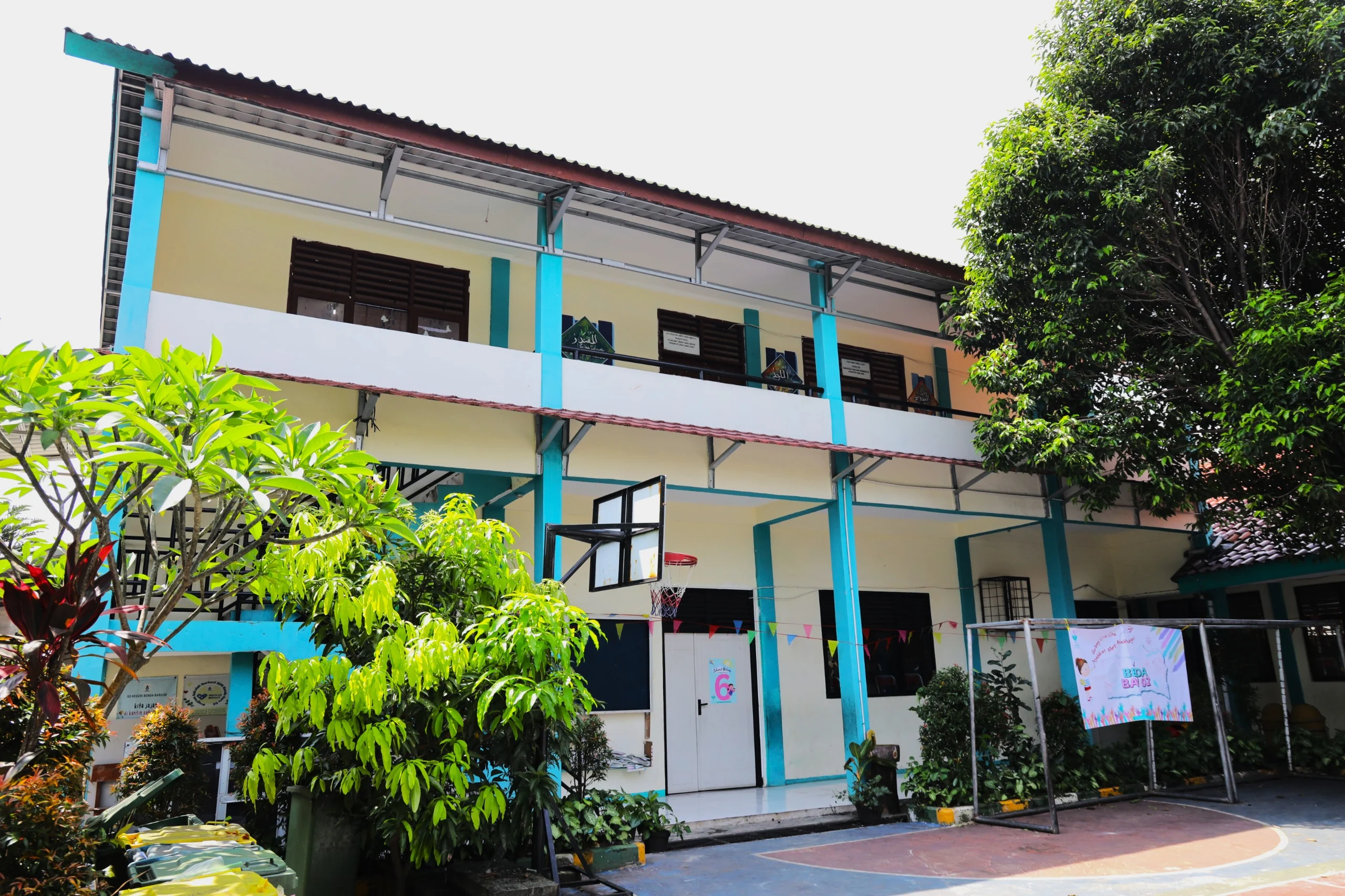 Wali Kota Tangsel, Benyamin Davnie, umumkan revitalisasi 20 gedung sekolah untuk memastikan pendidikan berkualitas bagi semua anak.