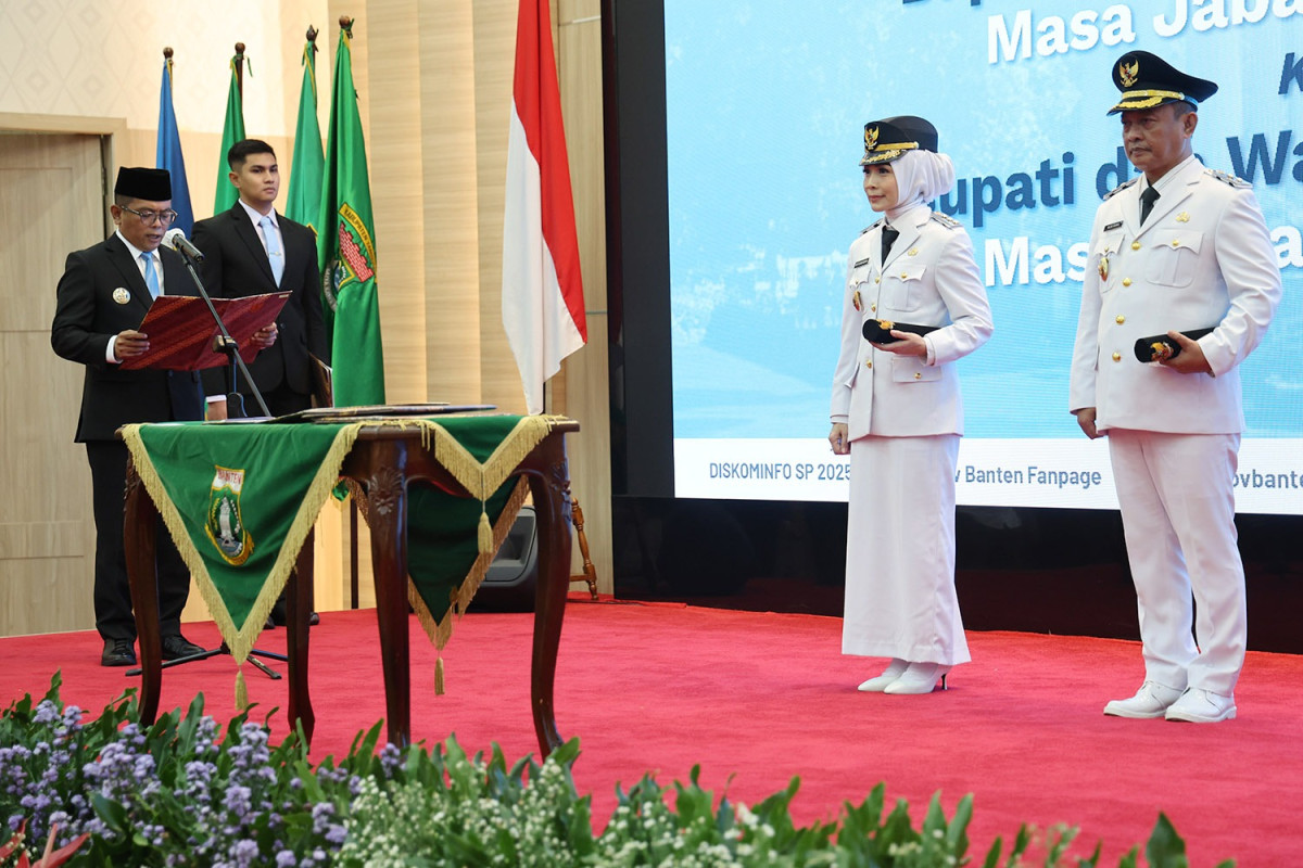 Ratu Rachmatuzakiyah dan Najib Hamas sebagai Bupati dan Wakil Bupati Serang 2025, yang diharapkan membawa perubahan positif bagi masyarakat.