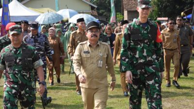 Program TMMD ke-124 di Kabupaten Serang mempercepat pembangunan infrastruktur melalui sinergi TNI, pemerintah, dan masyarakat.