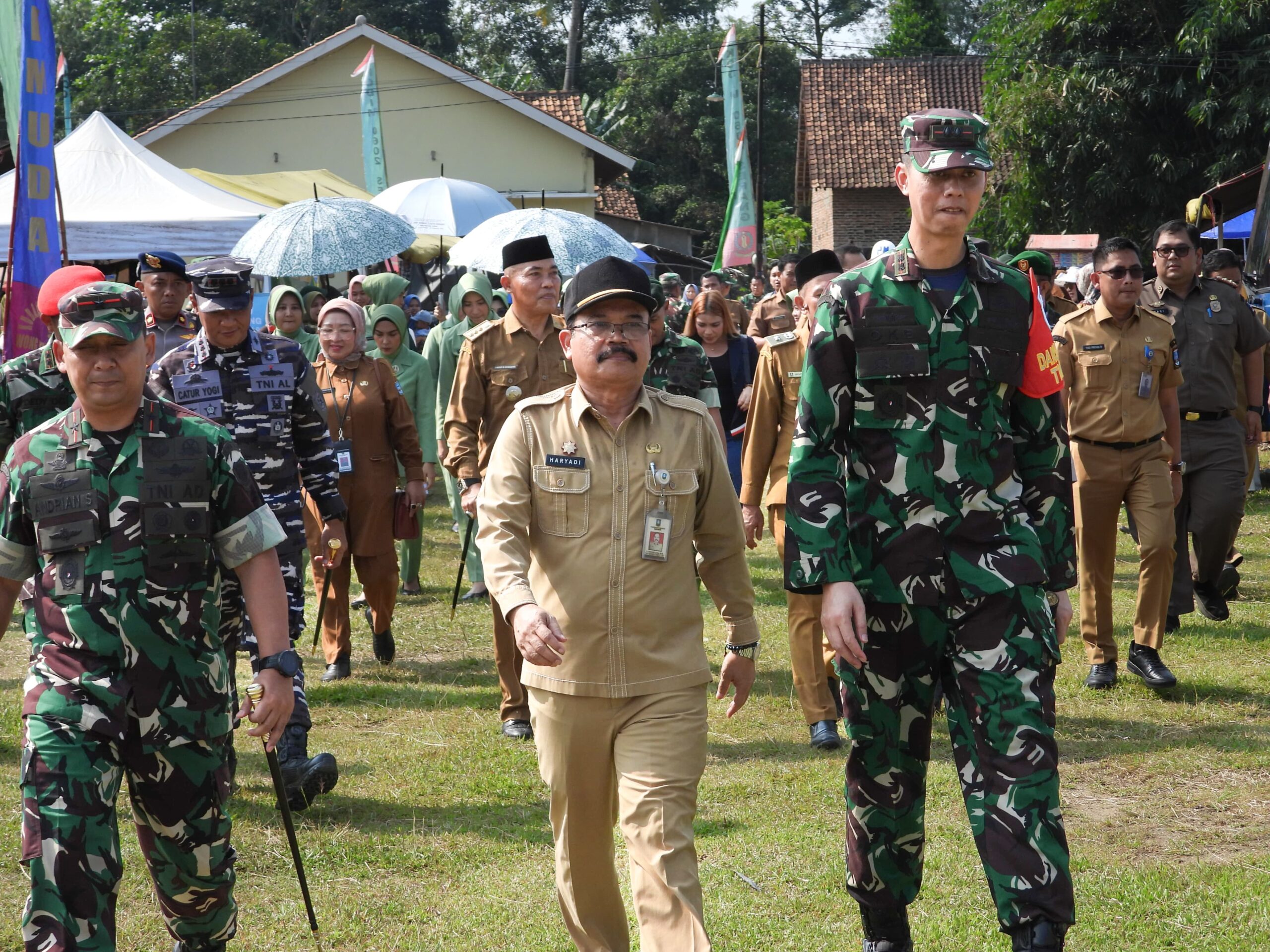 Program TMMD ke-124 di Kabupaten Serang mempercepat pembangunan infrastruktur melalui sinergi TNI, pemerintah, dan masyarakat.