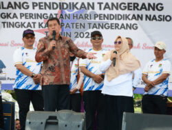 Bupati Tangerang Beri Voucher Umroh dalam Perayaan HARDIKNAS