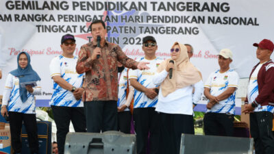Bupati Tangerang merayakan HARDIKNAS 2025 dengan memberikan voucher umroh kepada guru, menekankan pentingnya pendidikan berkualitas.