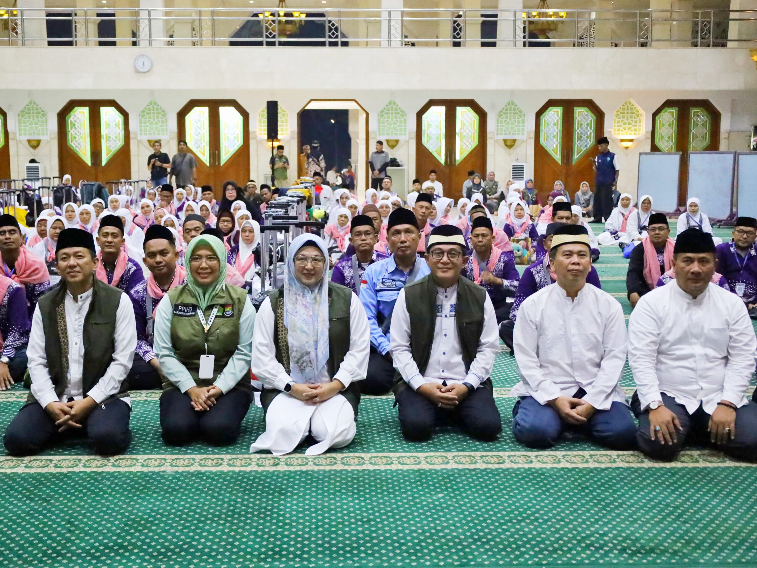 Wakil Bupati Tangerang melepas 393 jamaah haji kloter 11 dengan haru, menekankan pentingnya kesehatan dan bimbingan.