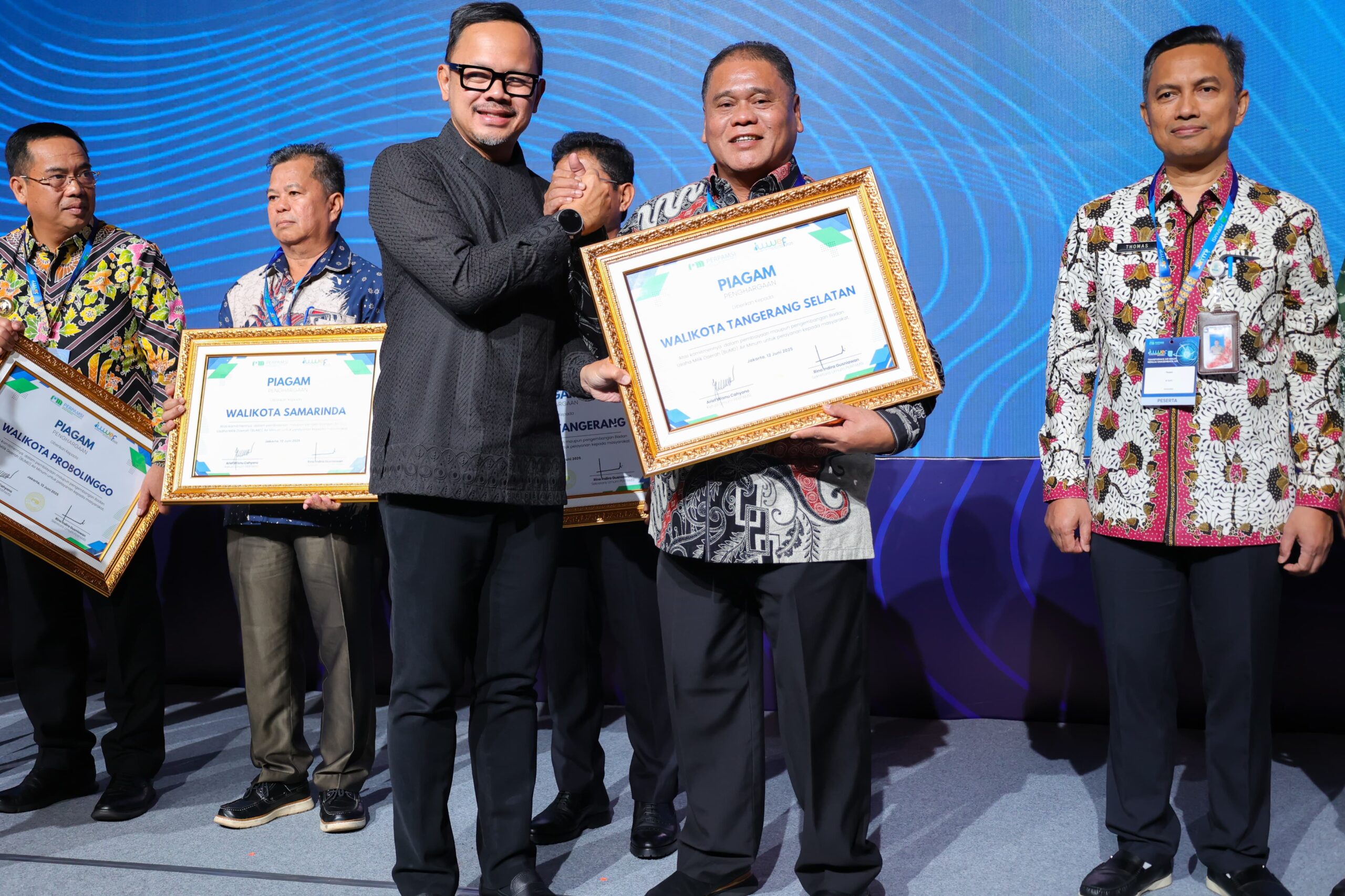 Pemerintah Kota Tangerang Selatan (Pemkot Tangsel) meraih penghargaan tingkat nasional. Terbaru, penghargaan diraih olehnya berkat komitmennya dalam pembiayaan maupun pengembangan Badan Usaha Milik Daerah (BUMD) air minum untuk pelayanan kepada masyarakat.