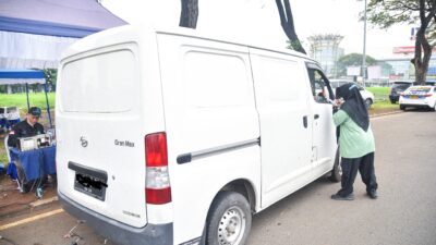 Dinas Lingkungan Hidup (DLH) Kota Tangerang Selatan (Tangsel) menggelar kegiatan uji emisi kendaraan bermotor sebagai upaya menjaga kualitas udara dari ancaman polusi.