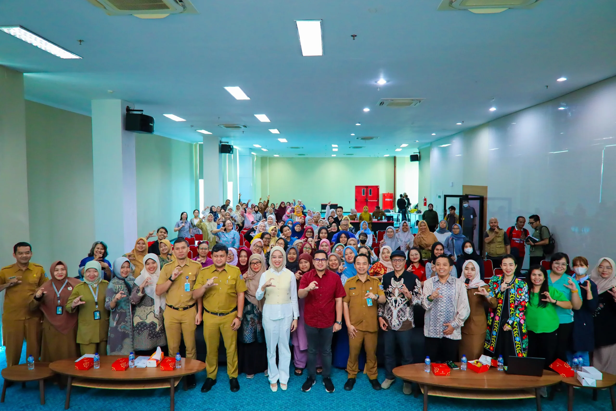 Pemerintah Kota Tangerang Selatan (Tangsel) terus berkomitmen meningkatkan kualitas Pendidikan Anak Usia Dini (PAUD) mulai dari peningkatan akreditasi hingga beasiswa S1 bagi guru PAUD.