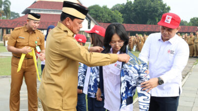 Bupati Tangerang imbau ASN disiplin dan siaga hadapi musim hujan, sekaligus lepas kontingen PMI ke Jumbara Provinsi di Serang.