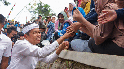 Gubernur Dedi Mulyadi, meluncurkan sistem transaksi nontunai dalam pengelolaan keuangan desa untuk meningkatkan transparansi dan efisiensi.