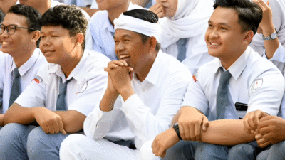 Wakil Ketua Komisi X DPR, Lalu Hadrian Irfani, mengkritik rencana Gubernur Dedi Mulyadi, untuk menghapus pekerjaan rumah (PR) bagi siswa.