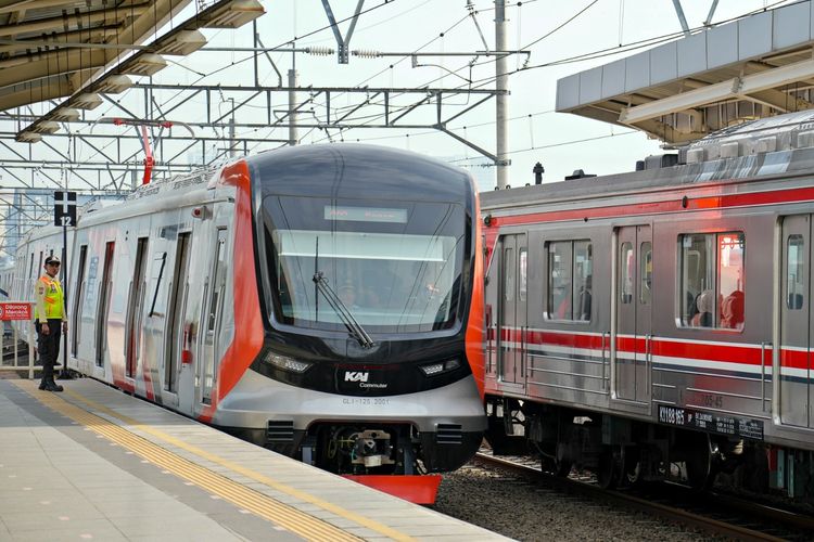 KAI Commuter resmi mengoperasikan dua rangkaian KRL baru tipe CLI-125 di jalur Cikarang dan Bogor mulai 14 Juni 2025.