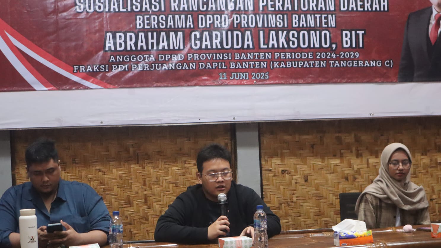 Anggota DPRD Provinsi Banten, Abraham Garuda Laksono, menggelar Sosialisasi Rancangan Peraturan Daerah (Raperda) bersama masyarakat di Padepokan Kebangsaan Karang Tumaritis, Rabu (11/06/2025).