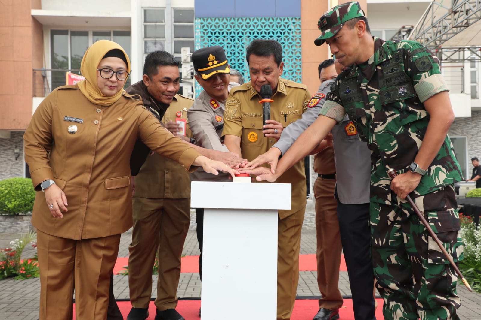 Program angkutan sekolah gratis di Kabupaten Tangerang diluncurkan untuk meningkatkan akses pendidikan dan keselamatan siswa.